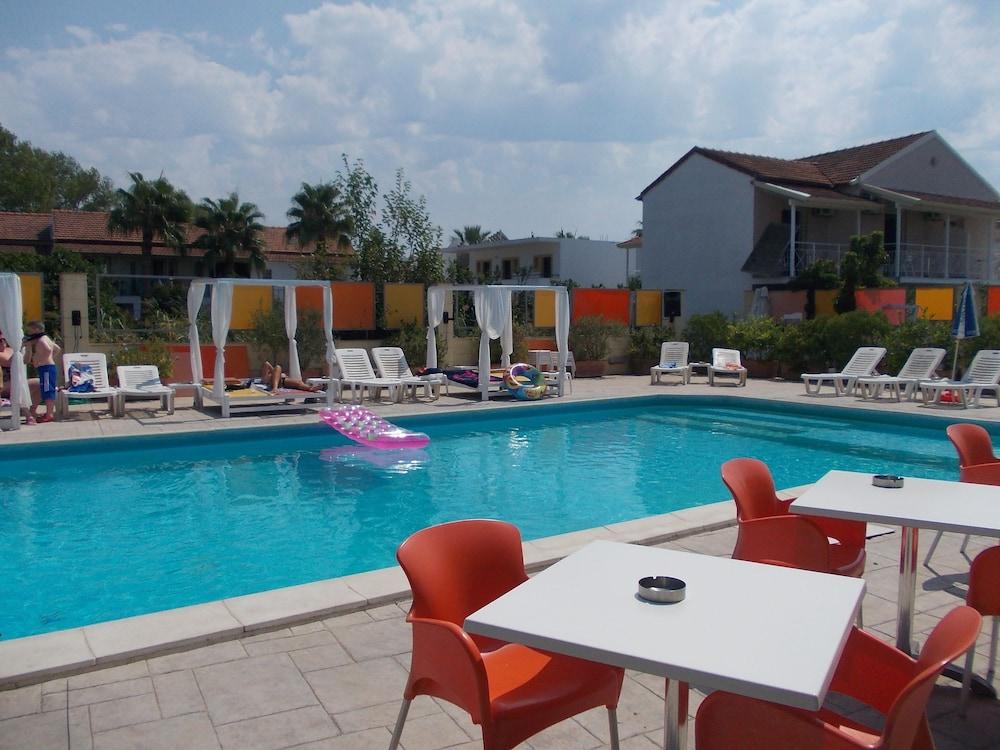 Kavos Central Gardens Buitenkant foto